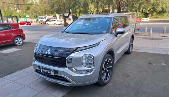 Mitsubishi • Outlander