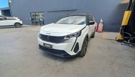 Peugeot • 5008