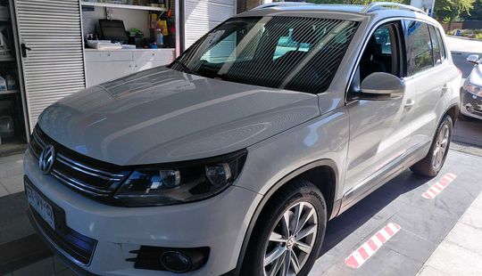 Volkswagen • Tiguan