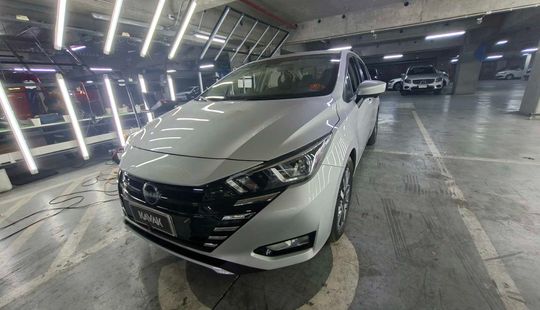 Nissan • Versa