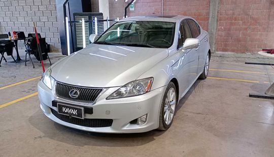Lexus • IS