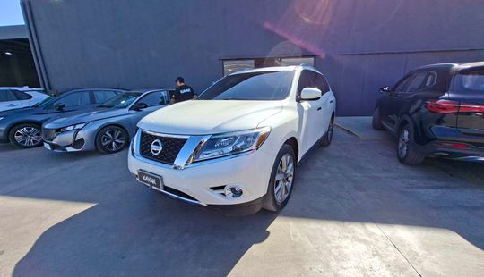 Nissan • Pathfinder
