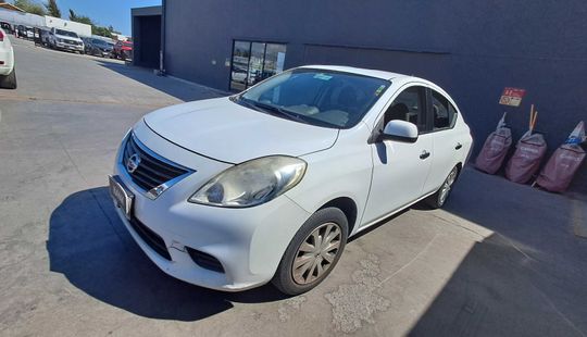 Nissan • Versa