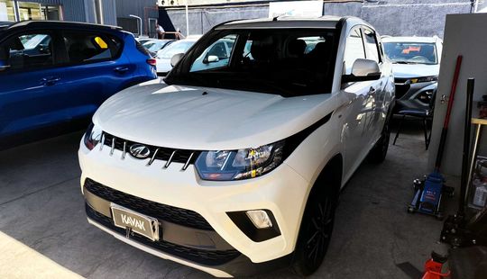 Mahindra • Kuv 100