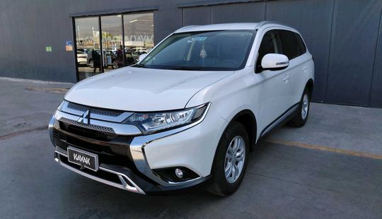 Mitsubishi • Outlander