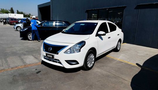 Nissan • Versa