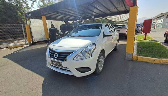 Nissan • Versa