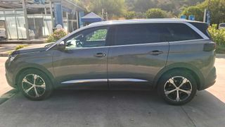 Peugeot • 5008