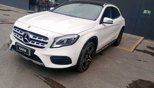 Mercedes Benz • Clase GLA