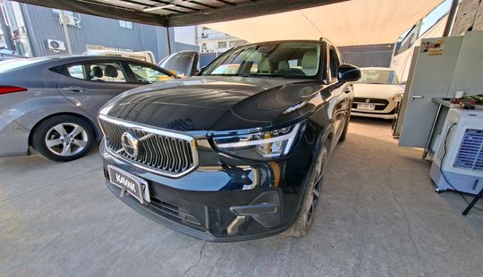 Volvo • XC40