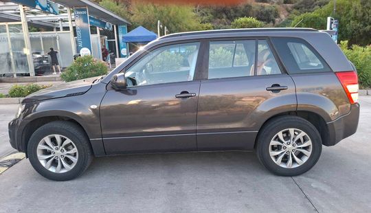 Suzuki • GrandNomade