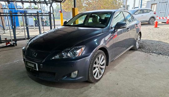 Lexus • IS