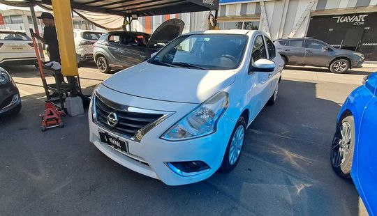 Nissan • Versa