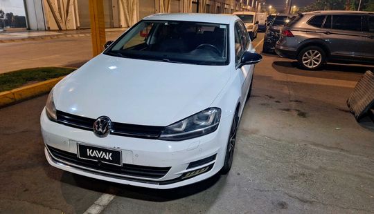 Volkswagen • Golf
