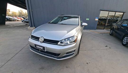 Volkswagen • Golf