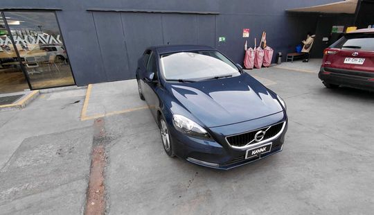 Volvo • V40