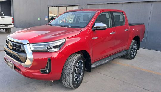 Toyota • Hilux