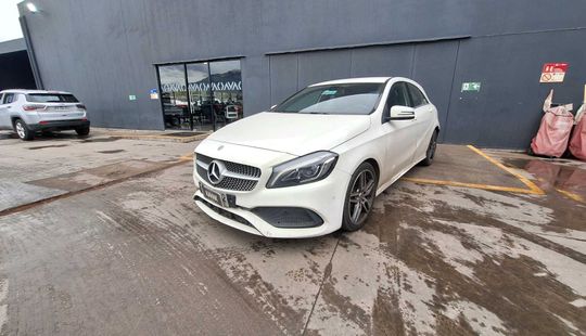 Mercedes Benz • Clase A