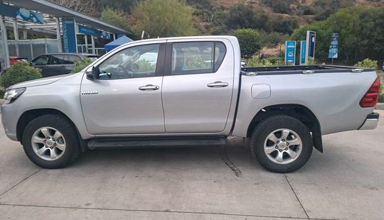 Toyota • Hilux