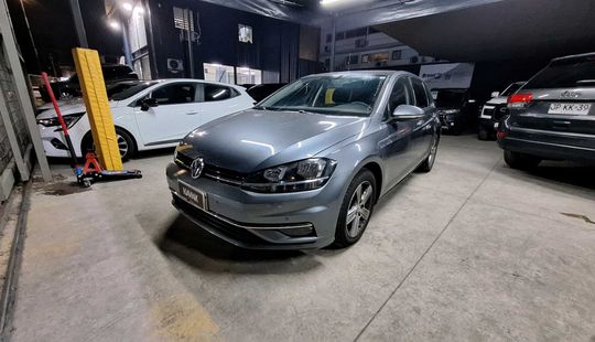 Volkswagen • Golf