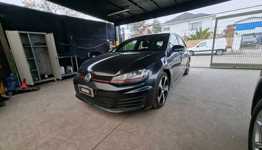 Volkswagen • Golf