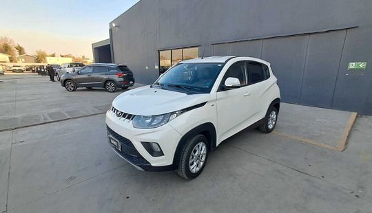 Mahindra • Kuv 100