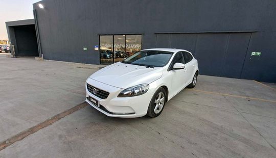 Volvo • V40