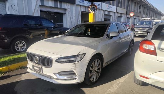 Volvo • S90