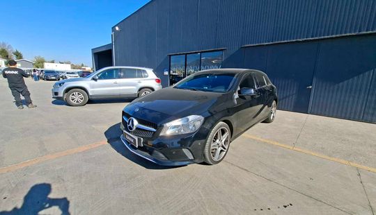 Mercedes Benz • Clase A