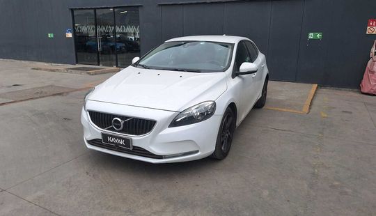 Volvo • V40
