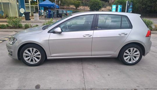 Volkswagen • Golf