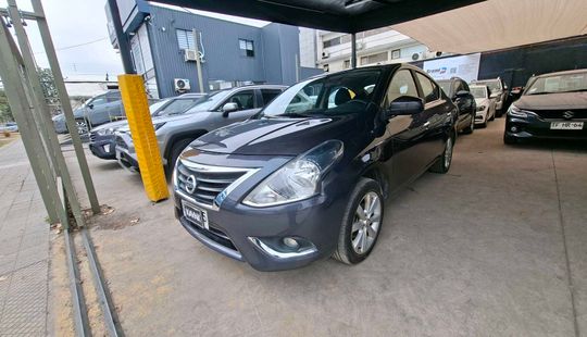 Nissan • Versa