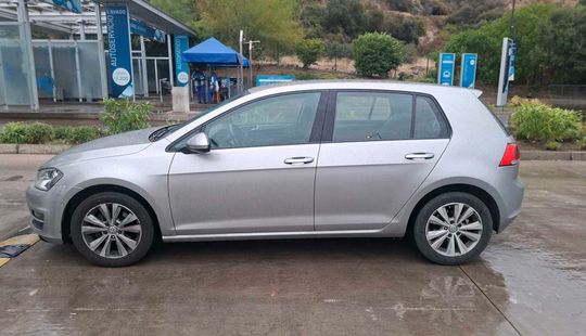 Volkswagen • Golf