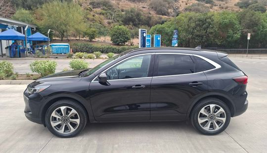 Ford • Escape