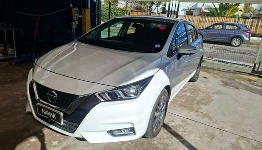 Nissan • Versa