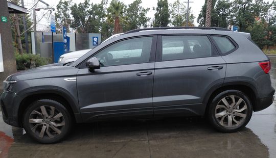 Volkswagen • Taos