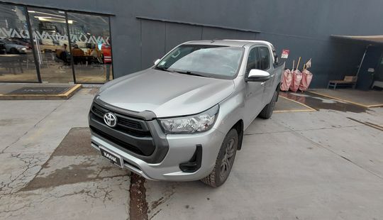 Toyota • Hilux