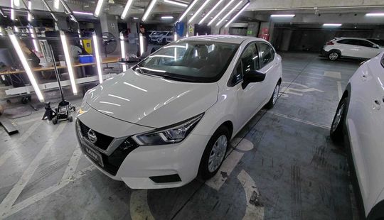 Nissan • Versa