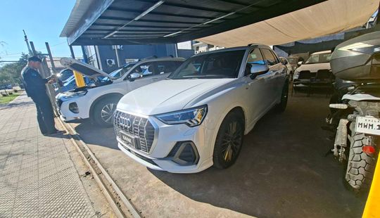 Audi • Q3