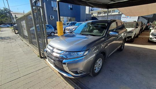 Mitsubishi • Outlander