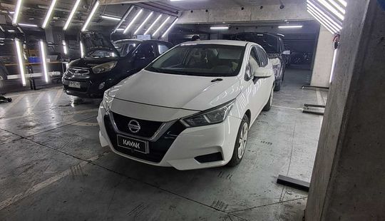 Nissan • Versa