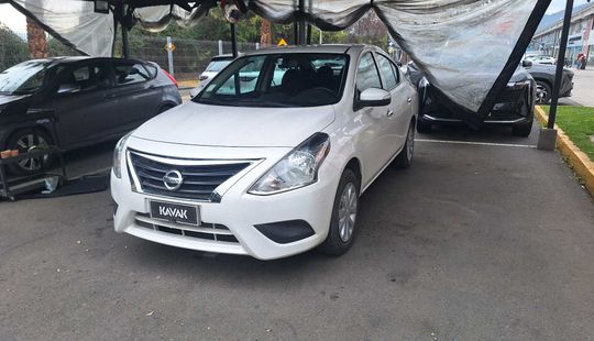 Nissan • Versa
