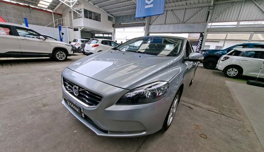 Volvo • V40