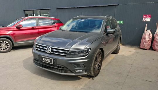 Volkswagen • Tiguan
