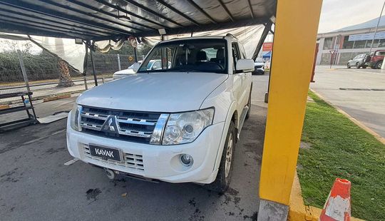Mitsubishi • Montero