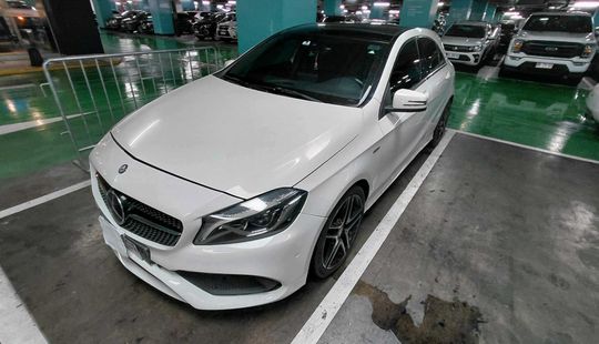 Mercedes Benz • Clase A