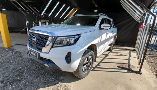 Nissan • Navara