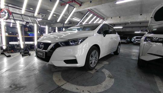 Nissan • Versa