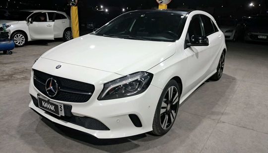 Mercedes Benz • Clase A