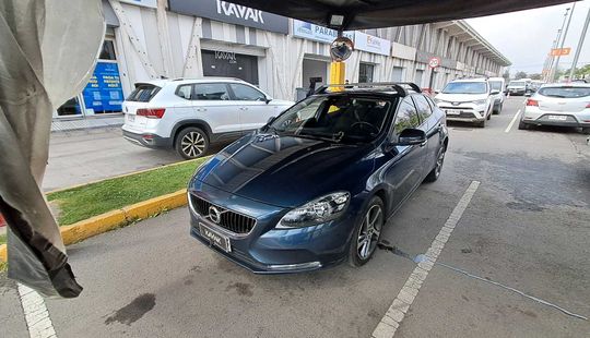 Volvo • V40